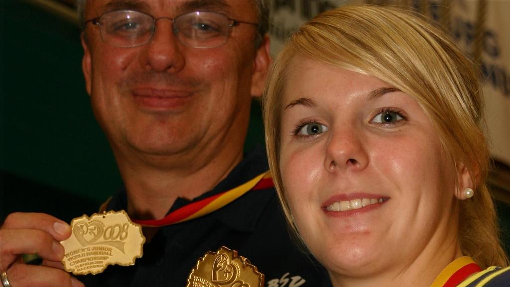 Vor seinem Wechsel nach Buxtehude hat Leun mit den deutschen Juniorinnen um Lone...