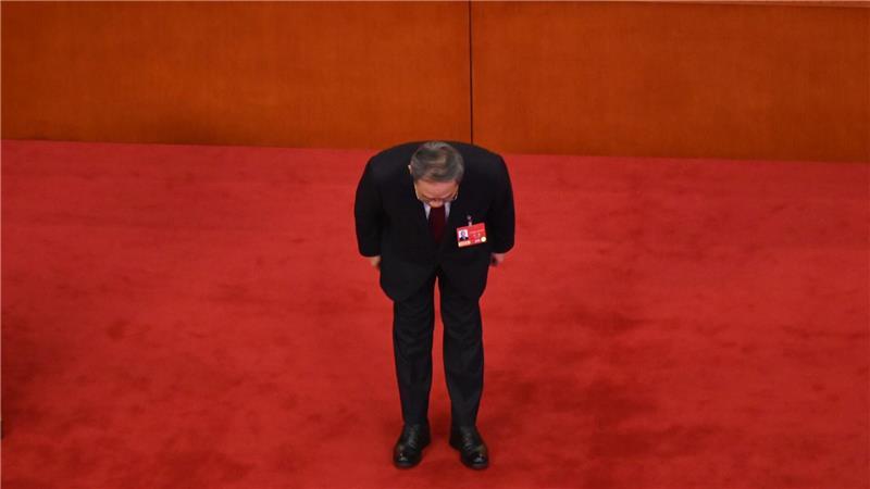 Vor seiner Rede verbeugte sich Ministerpräsident Li vor den Delegierten. 