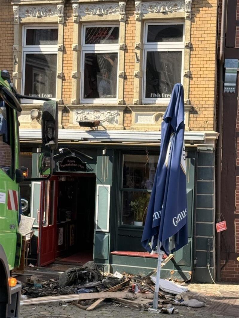 Vor wenigen Tagen brannte es im ersten Stock des denkmalgeschützten Hauses am Wasser West 1. Das Restaurant im Erdgeschoss war nicht betroffen.