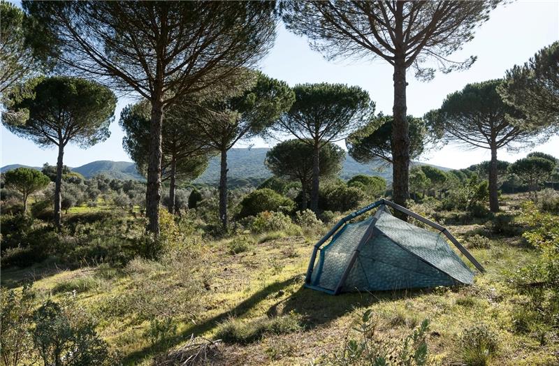 Vor zehn Jahren entwarfen die beiden Hamburger Stefan Clauss und Stefan Schulze Dieckhoff ein aufblasbares Zelt . Foto Kleine
