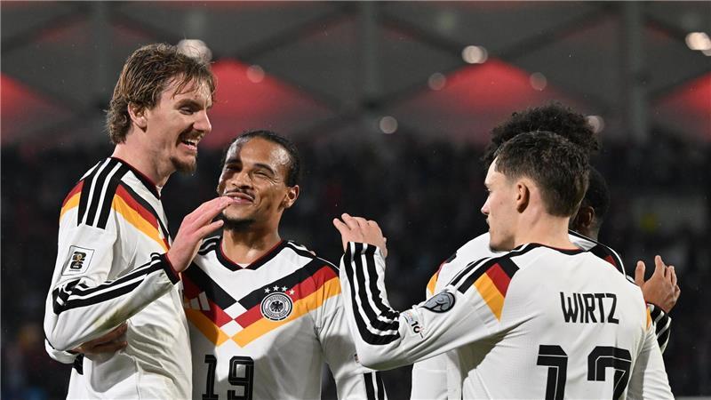 Vorbereiter Sané und Torjäger Woltemade können nach dem mühsamen Sieg in Luxemburg jubeln.