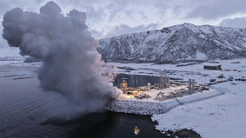 Vorbereitungen für den ersten Testflug der „Spectrum“-Rakete des deutschen Start-Ups Isar Aerospace in Norwegen im März 2025. Verteidigungsminister Boris Pistorius (SPD) denkt nun über den Bau einer eigenen Bundeswehr-Startbasis nach. (Archiv) 