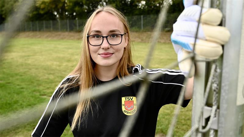Vorbild Manuel Neuer: Seit der vergangenen Saison steht Aina Kraatz im Tor des TSV Apensen III.