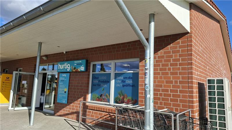 Beckdorf plant neues Dorfzentrum und investiert kräftig in seine Straßen Vorbild für Beckdorf: das Nahversorgungszentrum in Sauensiek mit Hurtig-Markt, Poststelle, Physiopraxis und Hausarzt.