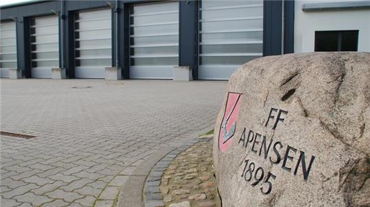 Vorbildlich: Das moderne Feuerwehrhaus in Apensen. Hingegen sind in Goldbeck, Wiegersen und Revenahe Erneuerungen nötig.