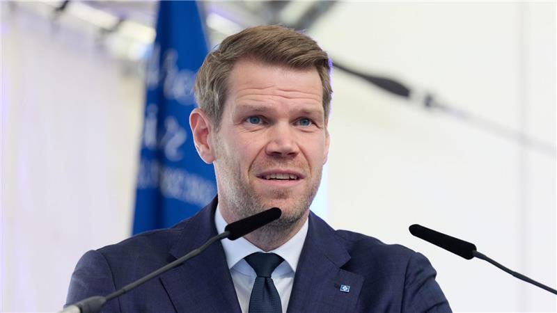 Vorerst allein in der Verantwortung: HSV-Finanzvorstand Eric Huwer (Archivbild)