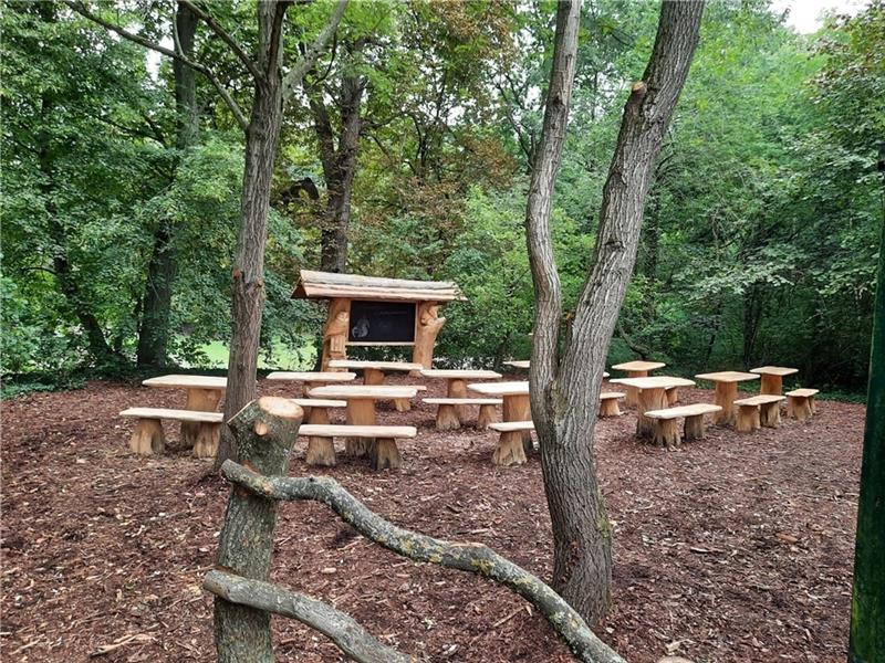 Lesewoche vor den Schulferien in Dollern Vorgelesen wird unter anderem im Waldklassenzimmer der Eichhörnchen-Grundschule.