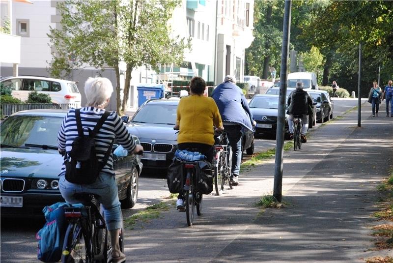 Stadt Stade bekommt ihre erste Fahrradstraße Vorrang für Radler: In der Neubourgstraße fahren sie auf der Straße. Foto: Stief