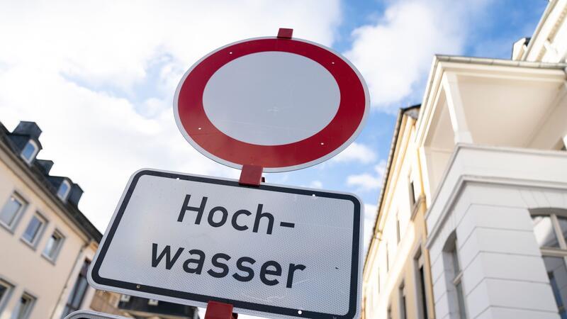 So schützen Sie Ihr Haus vor Starkregen Vorsicht Hochwasser: Manche Regionen sind regelmäßig von Überschwemmungen betroffen.