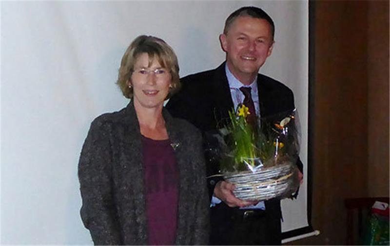 Vorsitzende Iris Lütjen und Referent Hans-Henning Nöhlke.