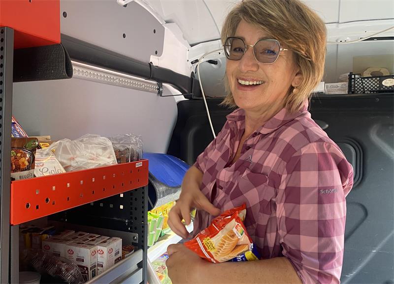 Diese Buxtehuderinnen packen mit fast 90 noch mit an – für andere Vorsitzende Karen Erichsen hofft auf weitere Aktive, die beim Verein mit anpacken.