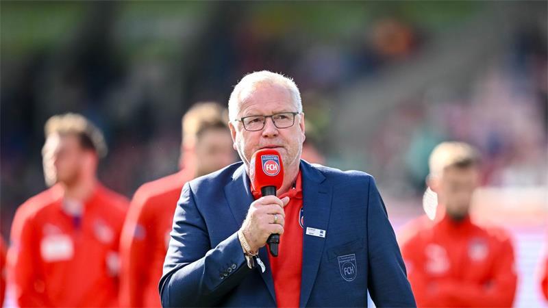Das sagt Schmidt zum wahrscheinlichen Heidenheim-Abschied Vorstandschef Holger Sanwald möchte bis zum Schluss um den Verbleib von Trainer Frank Schmidt kämpfen. (Archivbild)