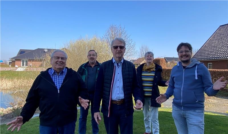 Vorstandsmitglieder des Kreischorverbands stimmen zum gemeinsamen Neustart an (von links): Horst Czechanowski, Armin Rieper, Hans-Hermann Raap, Monika Rieper und Lars Majewski. Foto: Weselmann