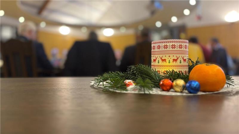 Endlich am Ziel: Ganztagskonzept für Ahlerstedt ist beschlossene Sache Vorweihnachtliche Stimmung in der Sitzung des Samtgemeinderates Harsefeld. In dieser Atmosphäre verliefen die Diskussionen sachlich.
