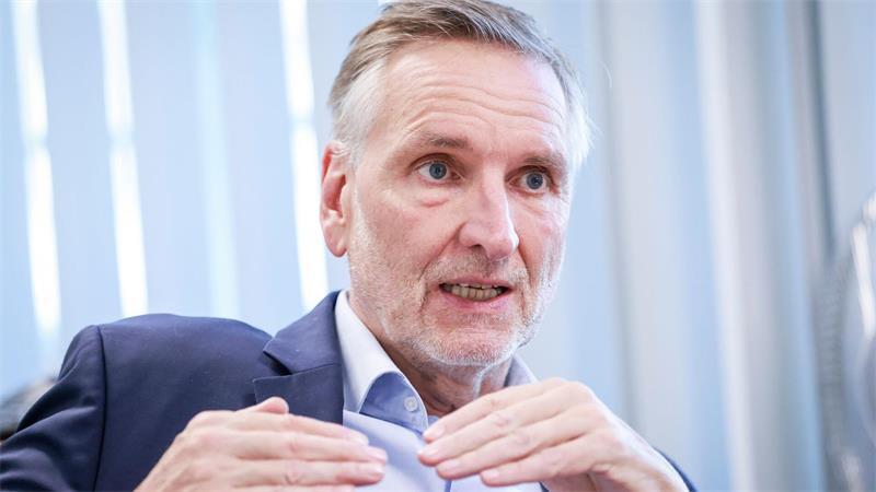 Verfassungsschutz sieht Bedeutungsverlust der Roten Flora Voß sieht deutliche Veränderungen in der Gewaltbereitschaft der linksextremen Szene. (Archivbild)