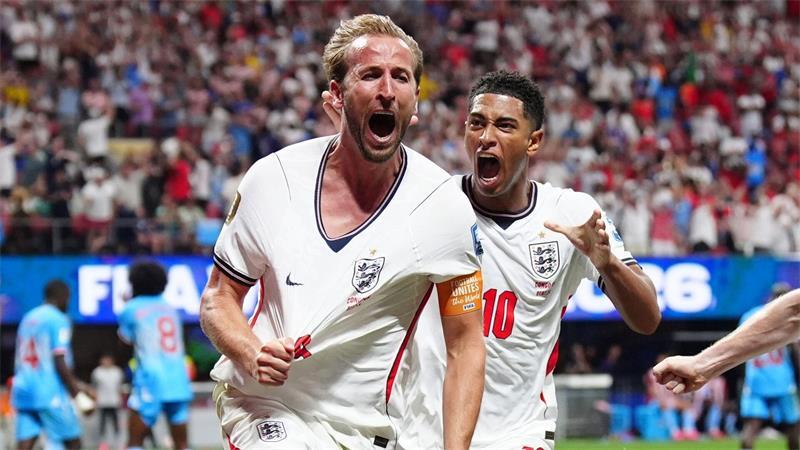 WM: Der Engländer Harry Kane jubelt nach seinem Tor zum 1:1 gegen die DR Kongo neben Jude Bellingham.
