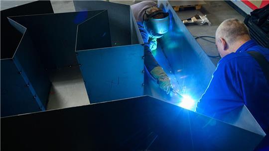 Wacken-Fans werden in diesem Jahr mit einem neuen Schriftzug am Ortseingang begrüßt.