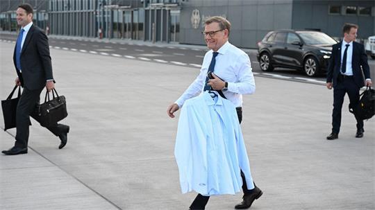 Wadephul mit Wechselhemd