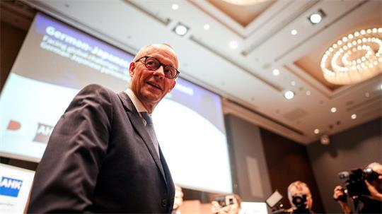 Während Merz in Asien unterwegs ist, gewinnt in Deutschland die Debatte über die Steinmeier-Nachfolge an Fahrt. 