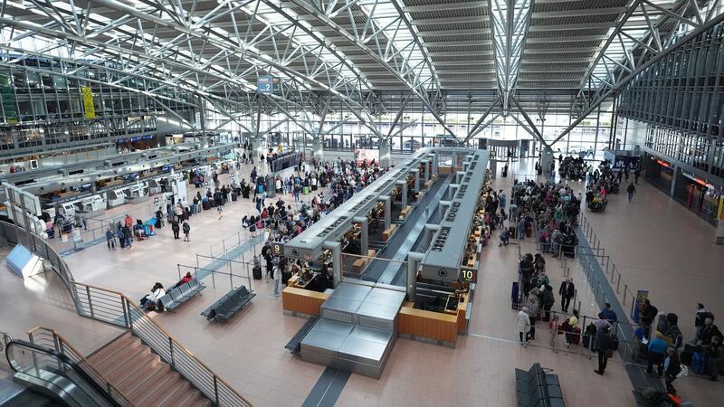 Herbstferien: Hamburger Flughafen erwartet 370.000 Reisende Während der Herbstferien sind Ziele wie Antalya und Palma de Mallorca bei Reisenden beliebt. (Archivbild)