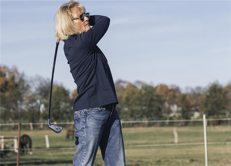 Während der Schläge ist Ina von Düring hochkonzentriert. Zwischen den Schlägen genießt sie die Umgebung.