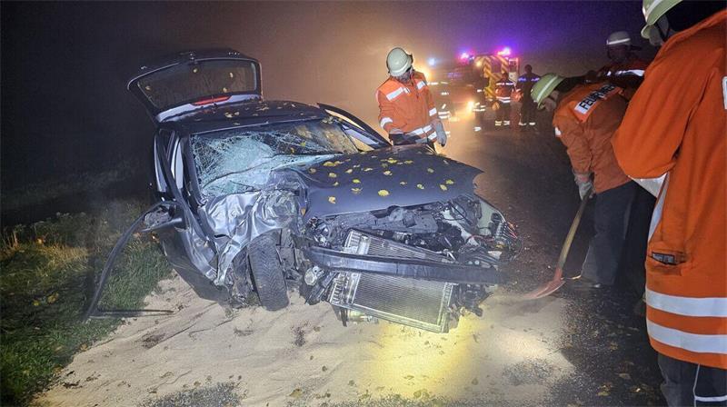 Während der Verletzte noch medizinisch versorgt wurde, nahmen Beamte der Polizei Hemmoor den Unfall auf und leiteten erste Ermittlungen zur Ursache ein. 