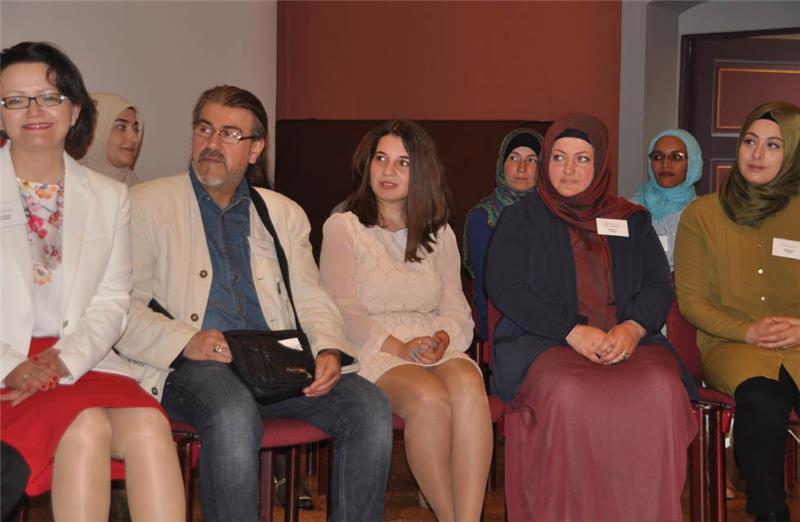 Während einer Feierstunde bekamen am Sonabend die neuen Stader Bildungsexperten ihre Zertifikate. Foto: Wahba