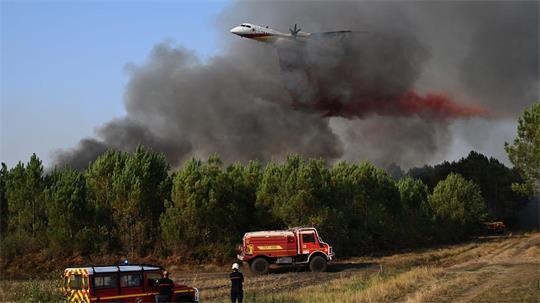 Während einer Hitzewelle sind in Frankreich neue Waldbrände aufgeflammt.