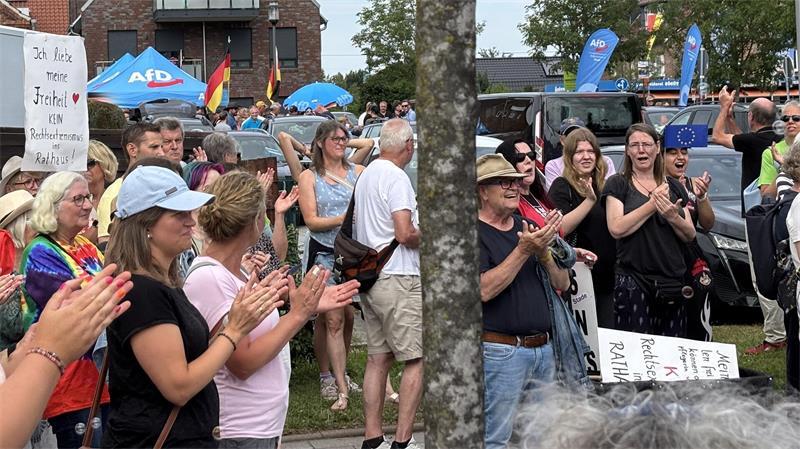 Lieber bunt statt braun: Horneburg setzt ein Zeichen für Vielfalt Während etwa 300 Menschen bei der Kundgebung für Demokratie laut waren, stand die AfD nur ein paar Meter weiter.