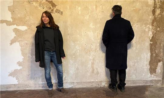 Wände, Zwischendecken und Fundament: Britta Brüning will mit ihrer Installation Menschen in dem Raum um sie herum bringen.