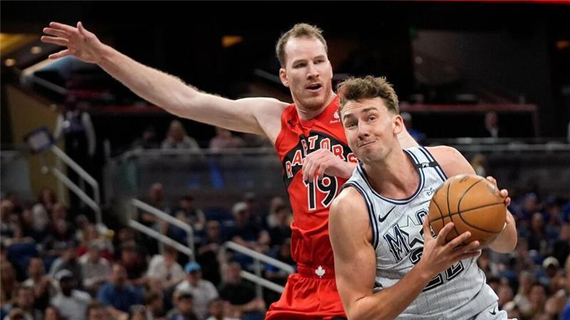 NBA: Franz Wagner wird für Orlando zum tragischen Helden Wagner (r.) glänzte zum wiederholten Male als Topscorer für Orlando.