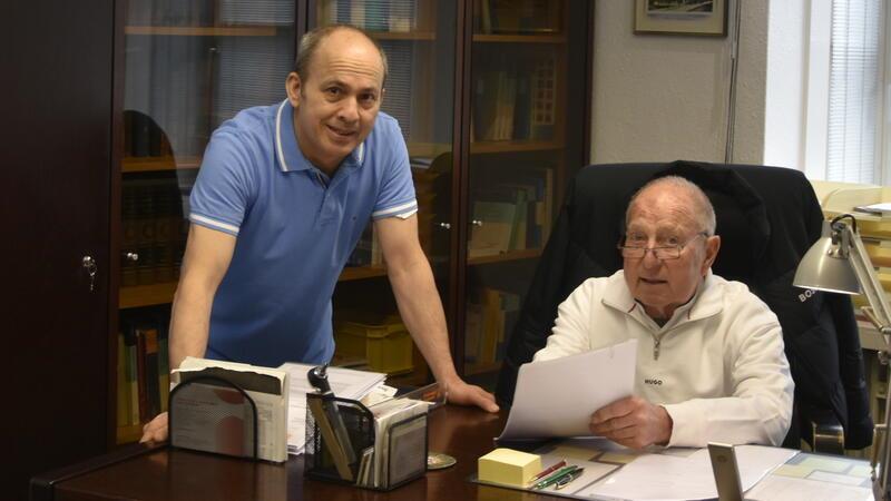 Wahid Ghorwall mit seinem Kollegen Dr. Lutz Sperhake.