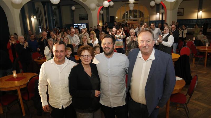 Wahlabend bei der SPD um Kandidat Daniel Schneider (zweiter von Links)