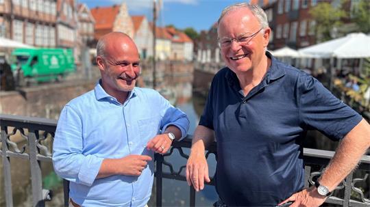 Wahlkampfbesuch in Stade: Stephan Weil unterstützt Kai Koeser als SPD-Bürgermeisterkandidaten.