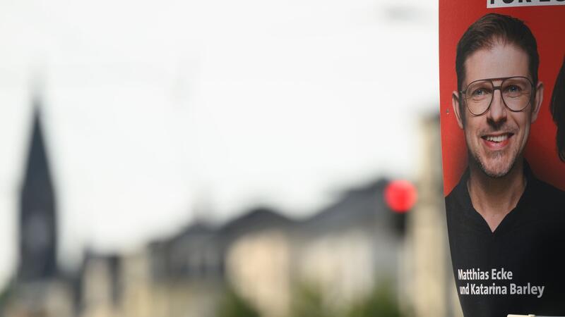 Wahlplakat des sächsischen SPD-Spitzenkandidaten zur Europawahl, Matthias Ecke an der Schandauer Straße im Dresdner Stadtteil Striesen.