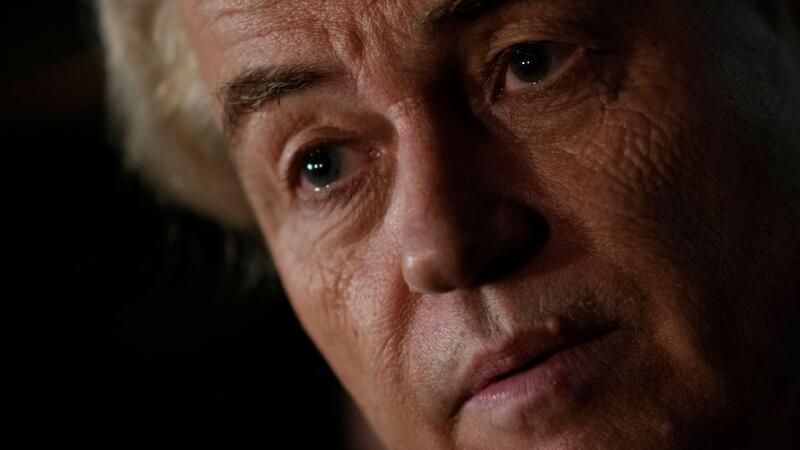 Erst Jubel, dann Pokern: Wahlsieger Wilders sucht Partner  Wahlsieger Geert Wilders gibt sich nach seiner Wahl beim Thema Migration milde: „Wir bleiben innerhalb des Rahmens des Grundgesetzes“, verspricht er.