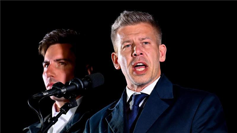 Wahlsieger Magyar ruft die Orban-Loyalisten an der Staatsspitze zum Rücktritt auf. 