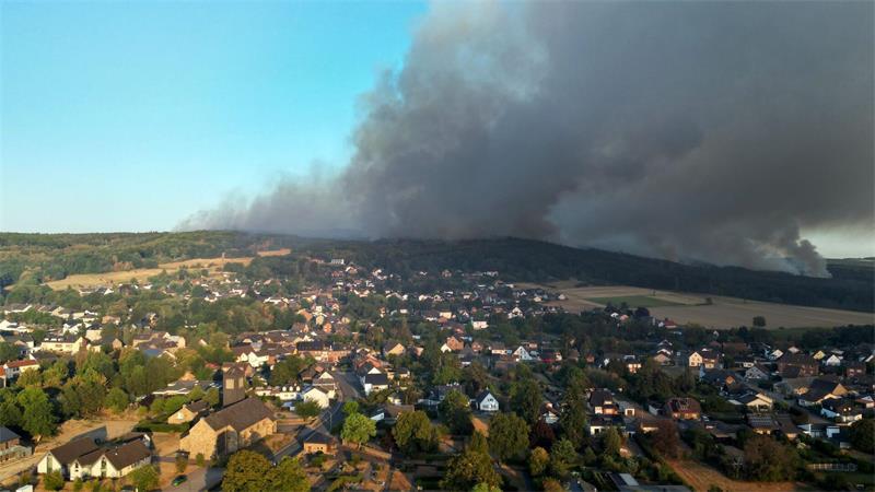 Waldbrand im Hürtgenwald: Ortsteil Gey evakuiert