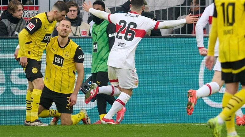 Waldemar Anton (2. v. l.) war der Pechvogel beim Kovac-Debüt