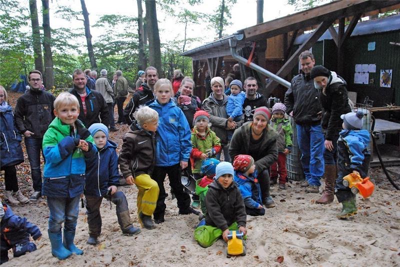 Waldkinder und-eltern hatten am Dienstagabend die Politiker zu Gast. Vor Ort gab es Informationen und eine Diskussion um Zuschüsse.