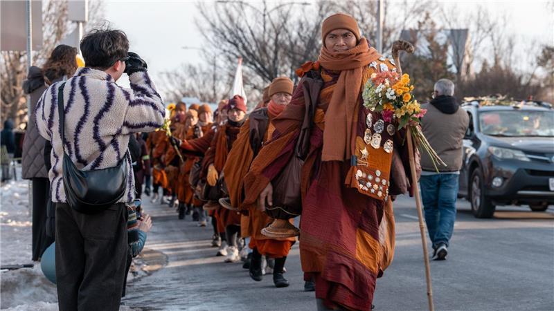 Walk of Peace in den USA; Buddhistische Mönche marschieren für den inneren Frieden von Texas nach Washington. 