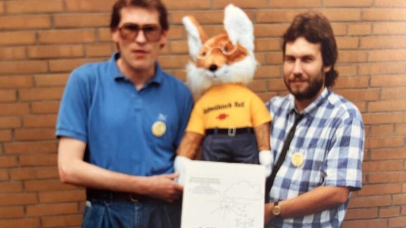 40 Jahre und eine halbe Million Euro: Spendensammler von der Oste hören auf Walter Kühlke (links) und Harald Hemp in jungen Jahren mit dem Erlös.