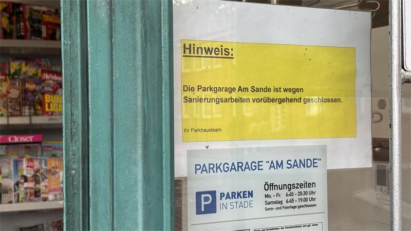 Parken in Stade: Tiefgarage Am Sande bleibt länger gesperrt Wann die Parkgarage am Platz Am Sande wieder geöffnet wird, verrät dieser Hinweiszettel nicht.