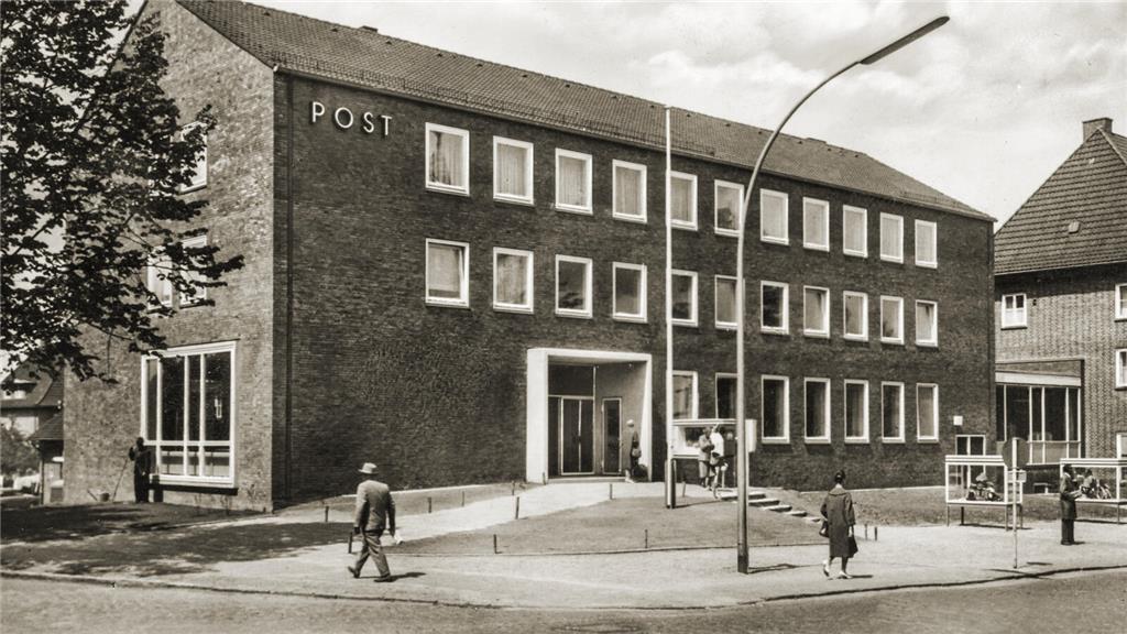 Wann dieses Bild von dem Post-Gebäude an der Bahnhofstraße in Buxtehude entstand...