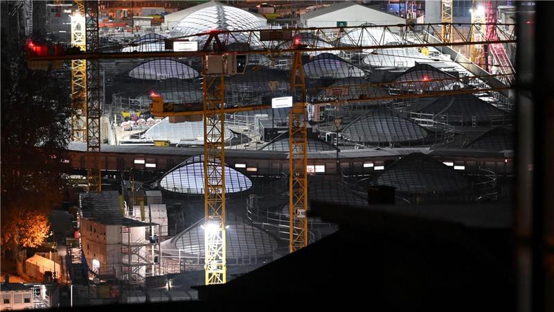 Wann gehen im neuen Stuttgarter Tiefbahnhof auch offiziell die Lichter an? 