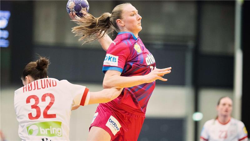Handball-Frauen bejubeln Sieg in Dänemark War eine wichtige Stütze beim Sieg der deutschen Handballerinnen gegen Dänemark: Rückraumspielerin Viola Leuchter.