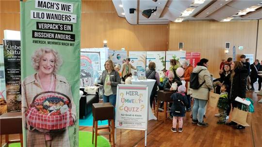 Warb mit bekanntem Gesicht: Der Stand des Landkreises auf der Messe Lebenswelten im Stadeum setzte auf Lilo Wanders.