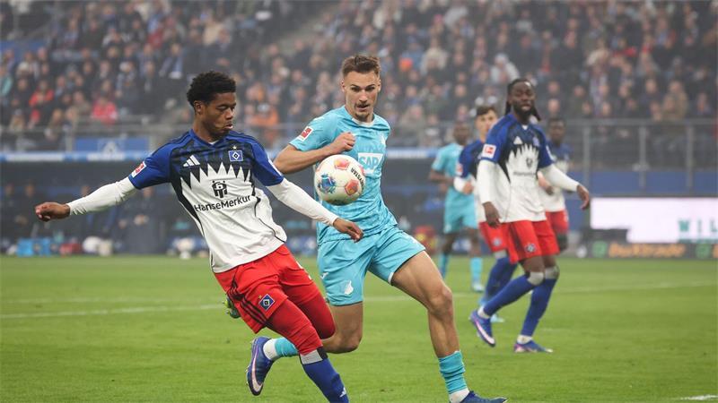 Warmed Omari (l.) vom Hamburger SV fehlt dem Club zum Pflichtspielauftakt.