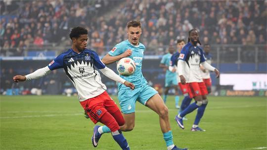 Warmed Omari (l.) vom Hamburger SV fehlt dem Club zum Pflichtspielauftakt.