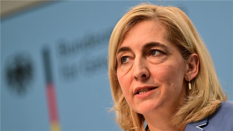 Warnungen von Ärztevertretern vor schlechterer Versorgung und längeren Termin-Wartezeiten weist die Gesundheitsministerin zurück. (Archivbild)